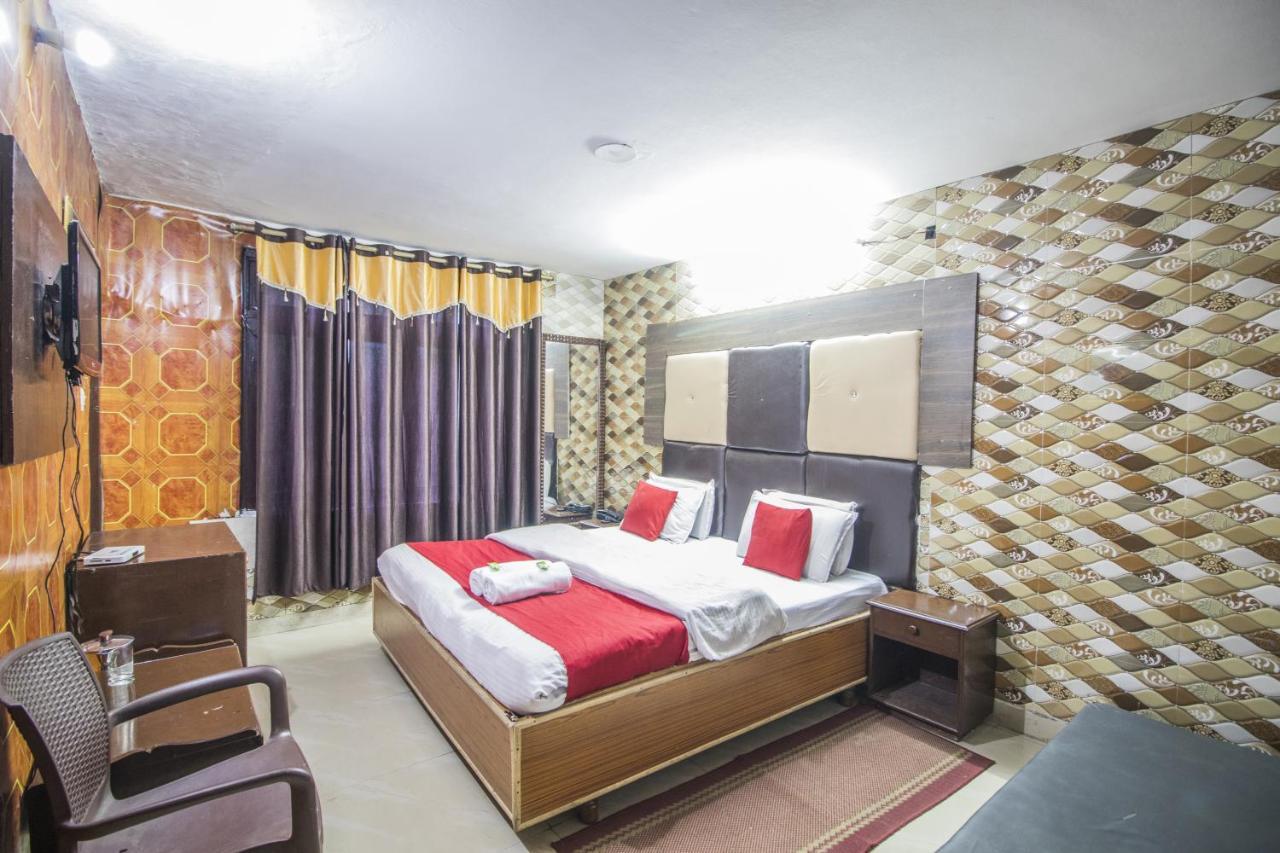 فندق دالهوزيفي  Holiday Plaza المظهر الخارجي الصورة