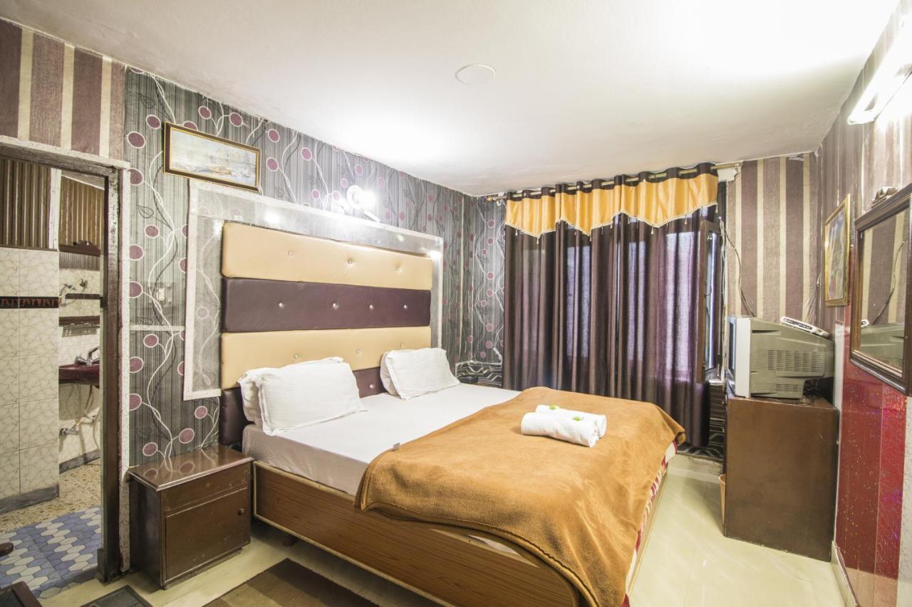 فندق دالهوزيفي  Holiday Plaza المظهر الخارجي الصورة